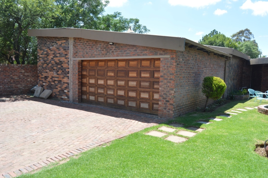 5 Bedroom Property for Sale in Riebeeckstad Free State